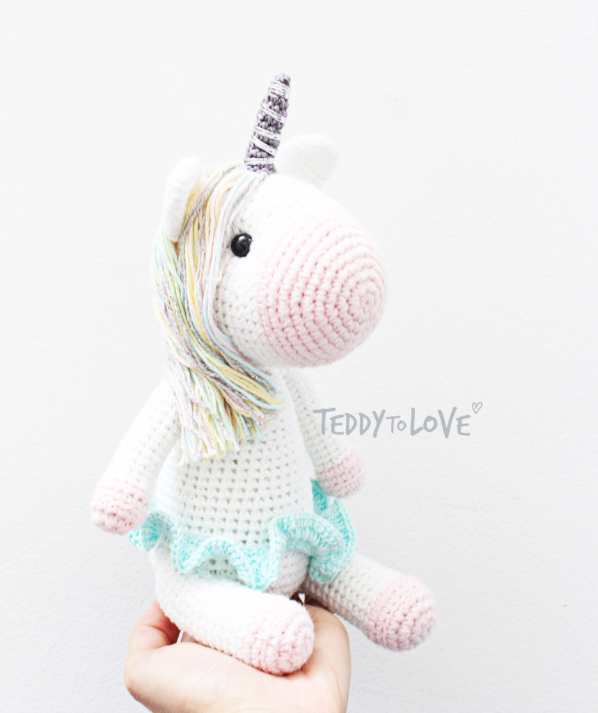 Unicórnio / Branco e rosa ♡